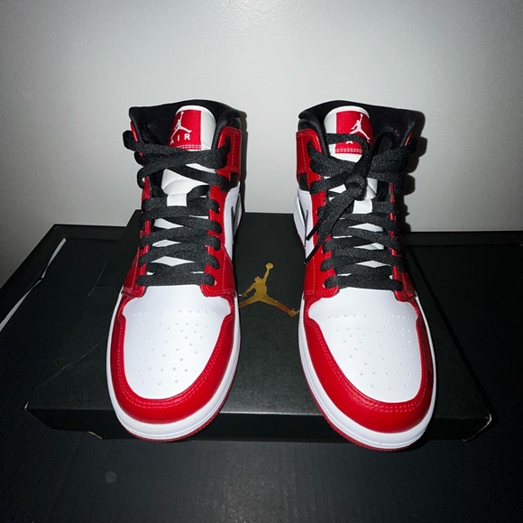 Jordan 1 Mid Chicago (2020) - Picture 3 of 6